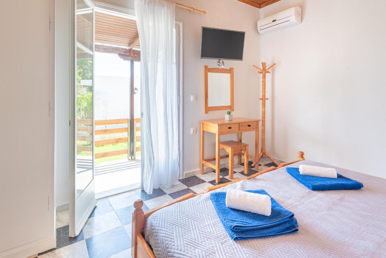 אגיוס גורדיוס Villa Popi On The Beach Of Agios Gordios מראה חיצוני תמונה
